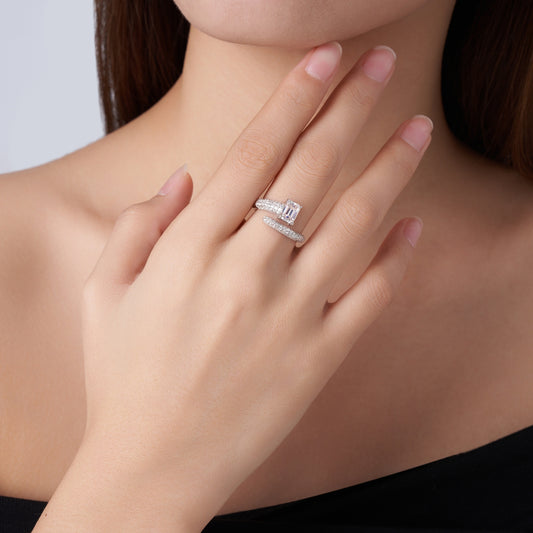 Golden Heir minimalist jewelry set with S925 silver and moissanite, featuring elegant silver accessories for women.