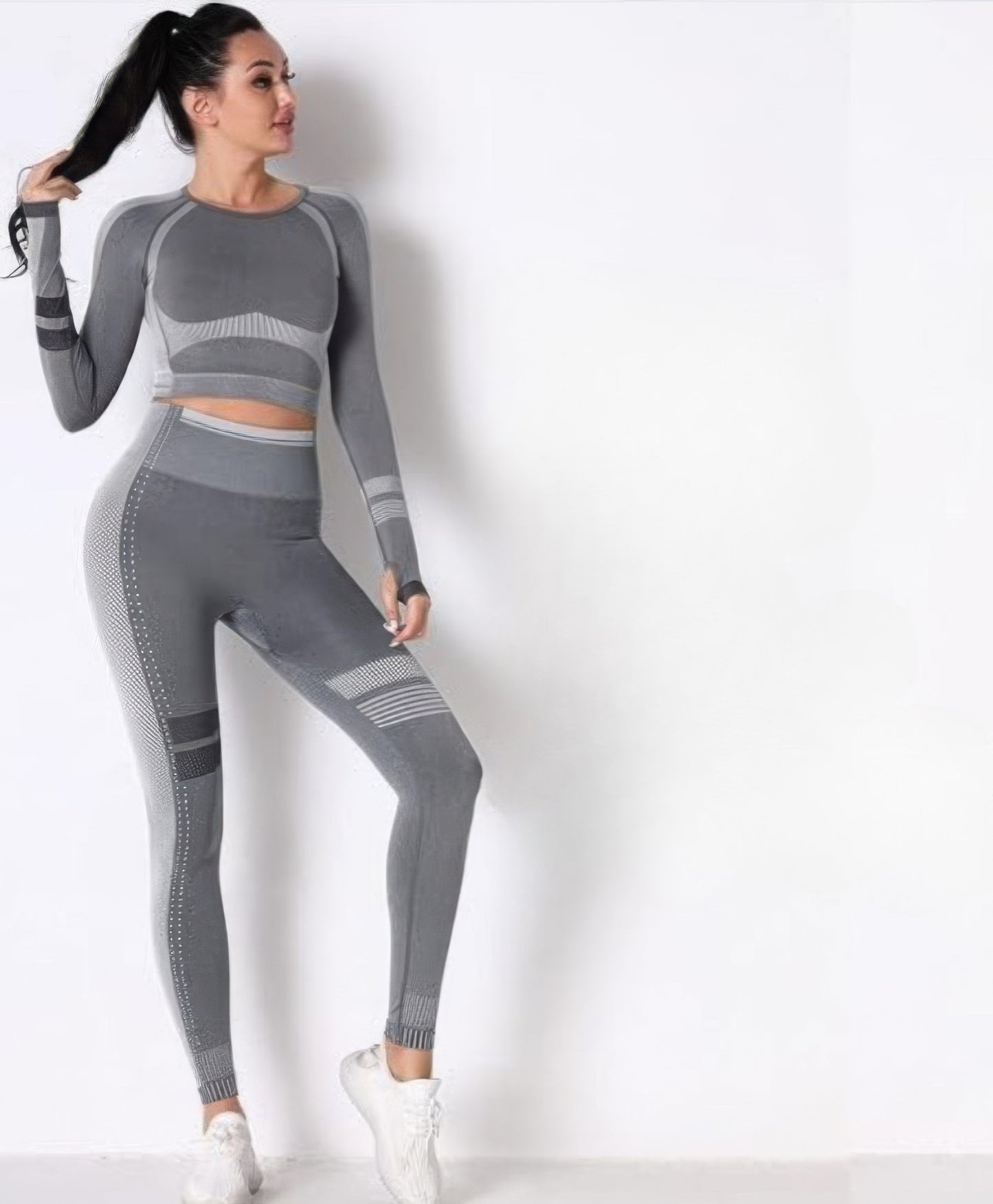 Golden Heir seamless long sleeve yoga set in gray, featuring comfortable, fitted activewear for yoga and workouts.