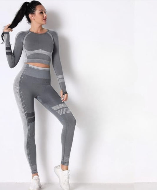 Golden Heir seamless long sleeve yoga set in gray, featuring comfortable, fitted activewear for yoga and workouts.