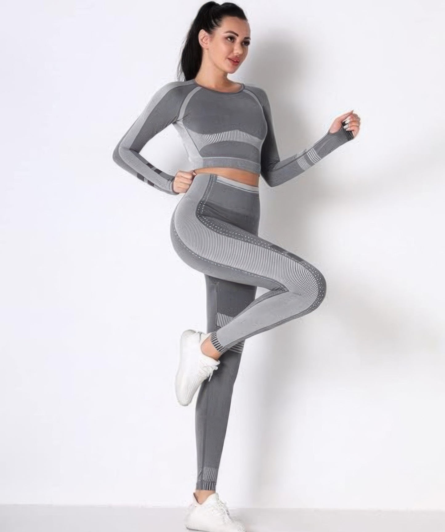 Golden Heir seamless long sleeve yoga set in gray, featuring a fitted activewear design for comfortable exercise and movement.