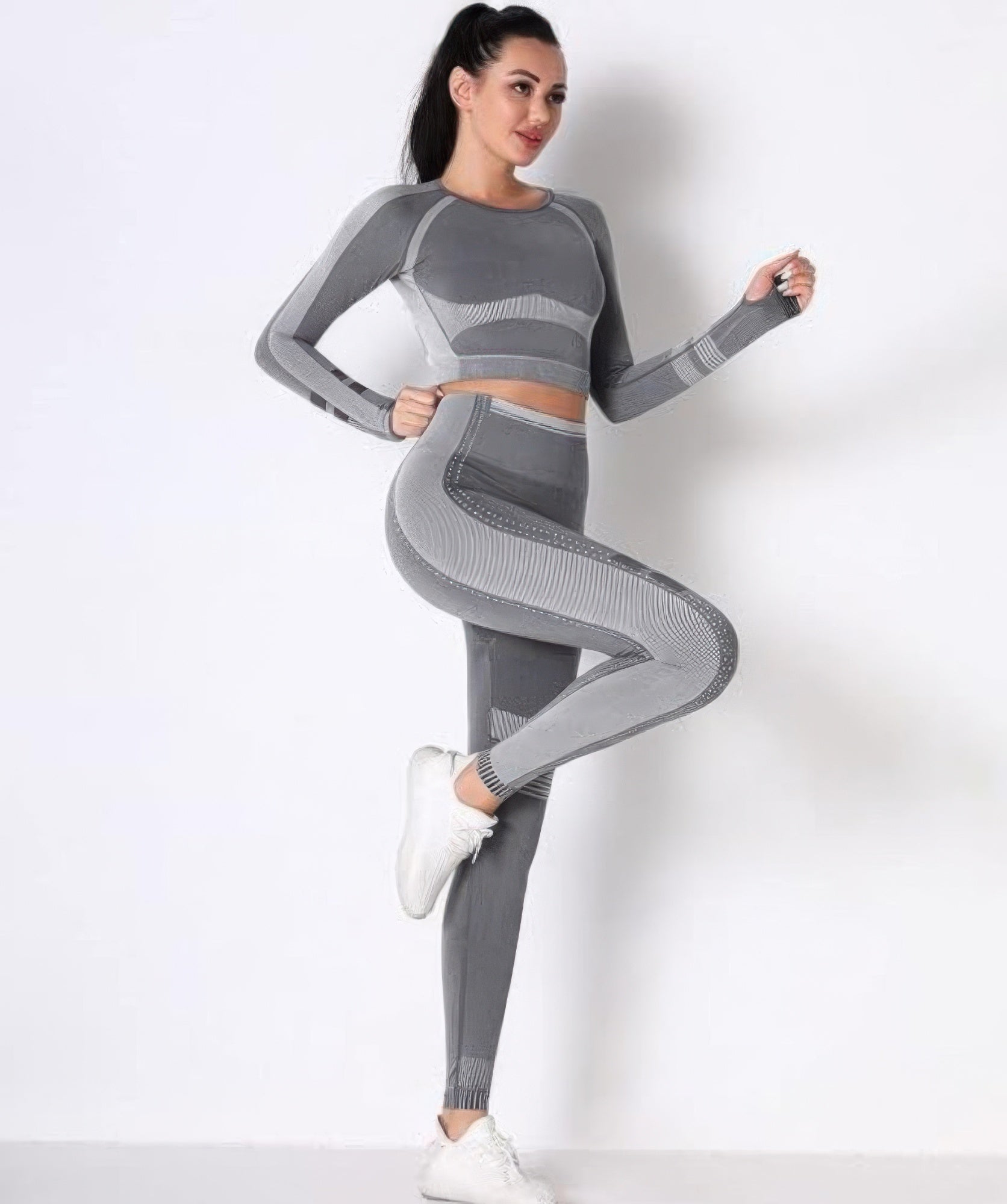 Golden Heir seamless long sleeve yoga set in gray, featuring a fitted activewear design for comfortable exercise and movement.