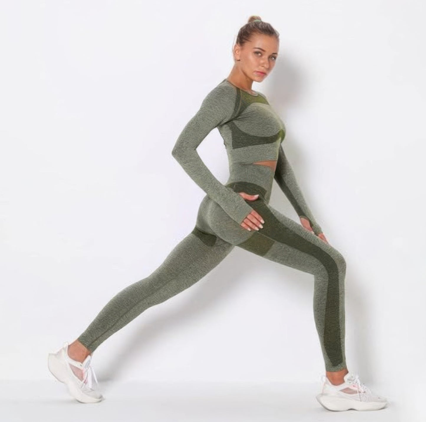 Golden Heir seamless long sleeve yoga set in green, activewear outfit featuring a fitted, comfortable design for yoga and exercise.