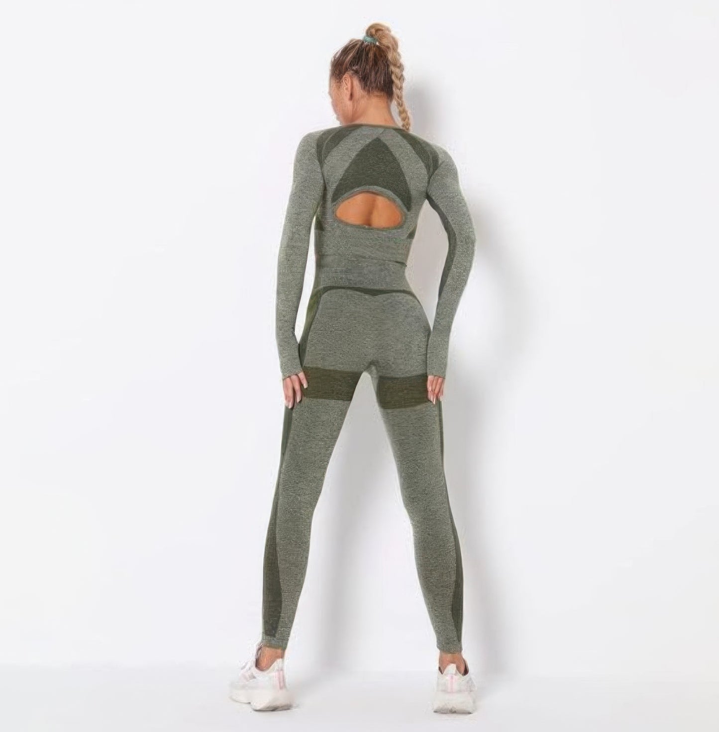 Golden Heir green seamless long sleeve yoga set, activewear outfit with fitted top and matching leggings, ideal for yoga or workouts.