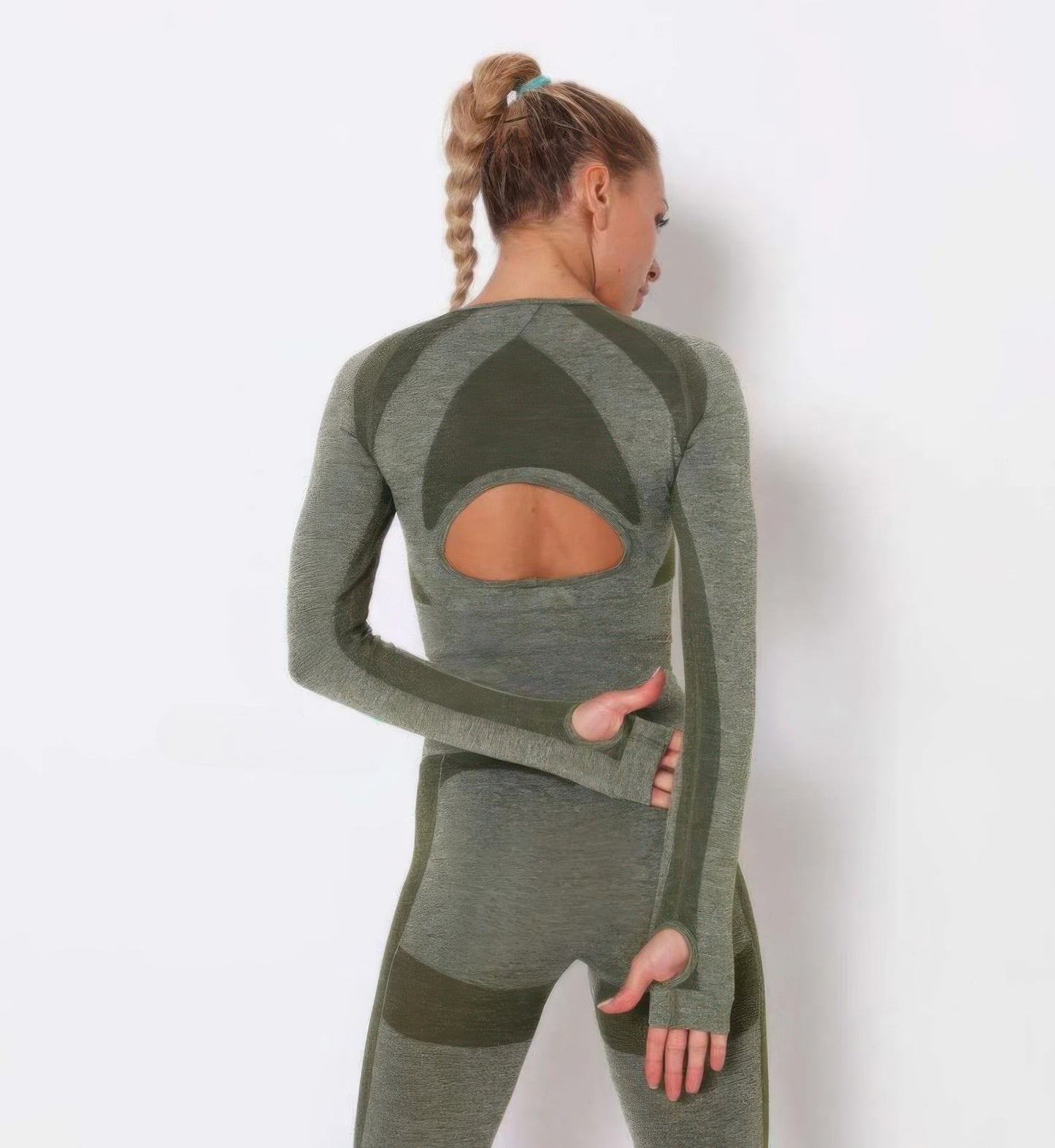 Golden Heir seamless long sleeve yoga set in green, featuring comfortable activewear with a sleek, fitted design for yoga or workouts.