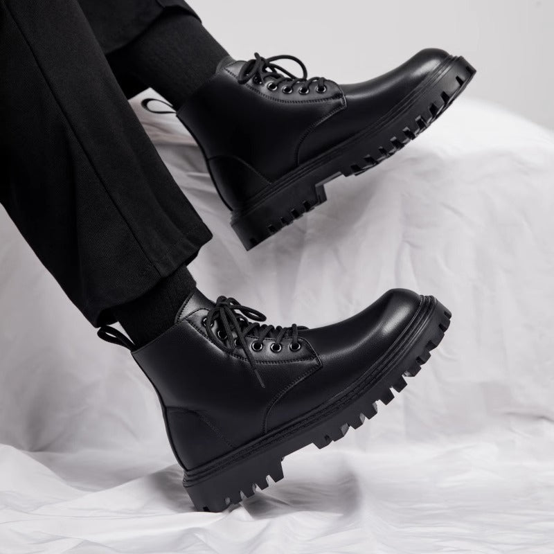 Men's black leather boots by Golden Heir with a British style, suitable for autumn, showcasing sleek design and sturdy soles.