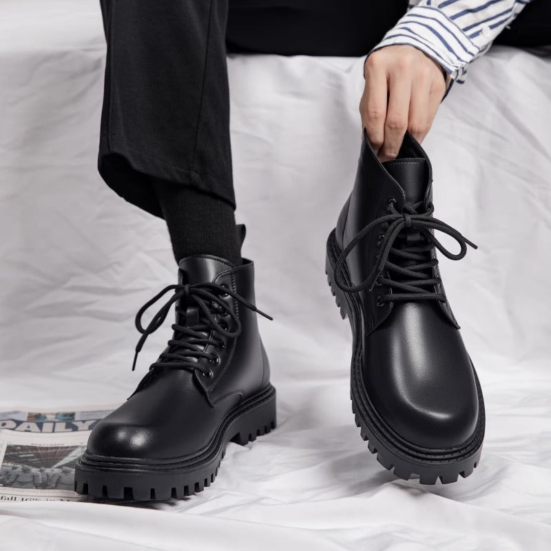 Black men's leather boots by Golden Heir featuring a classic British autumn style, with sturdy construction and stylish design.