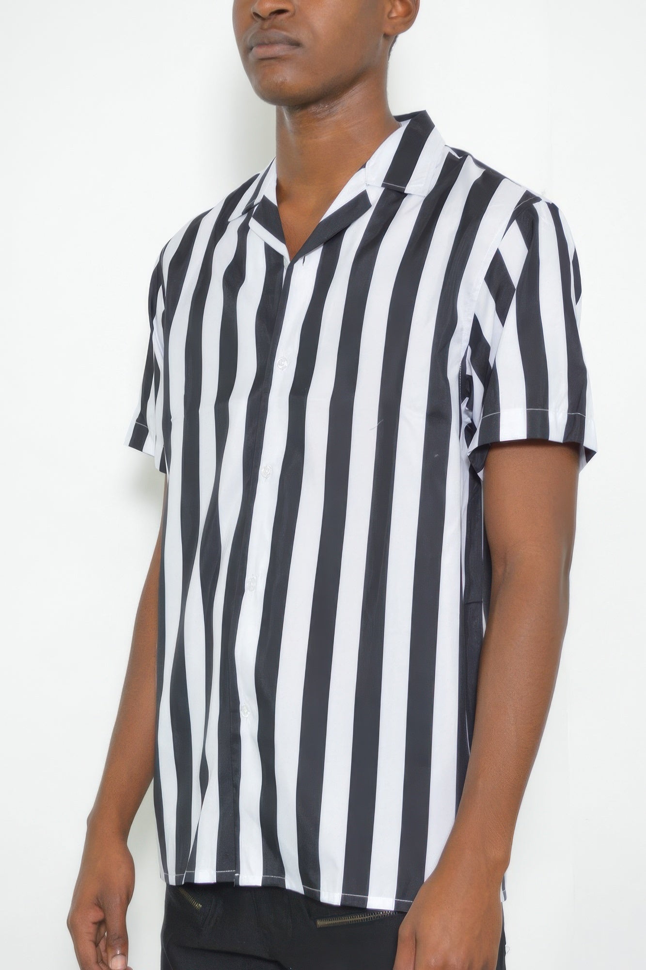 Golden Heir men's short sleeve striped button-down shirt with a classic pattern and button-front design.