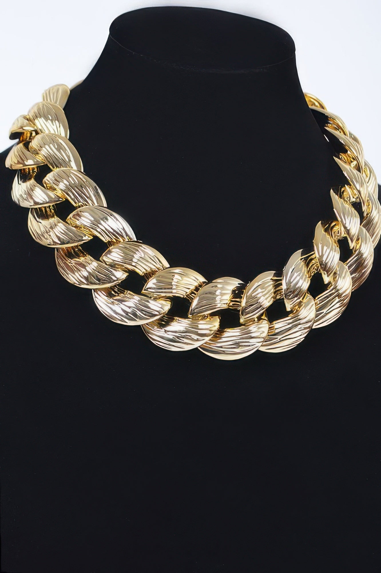 Golden Heir Vanguard oversized chain necklace in sterling silver with a bold, chunky design, showcasing its intricate chain links.