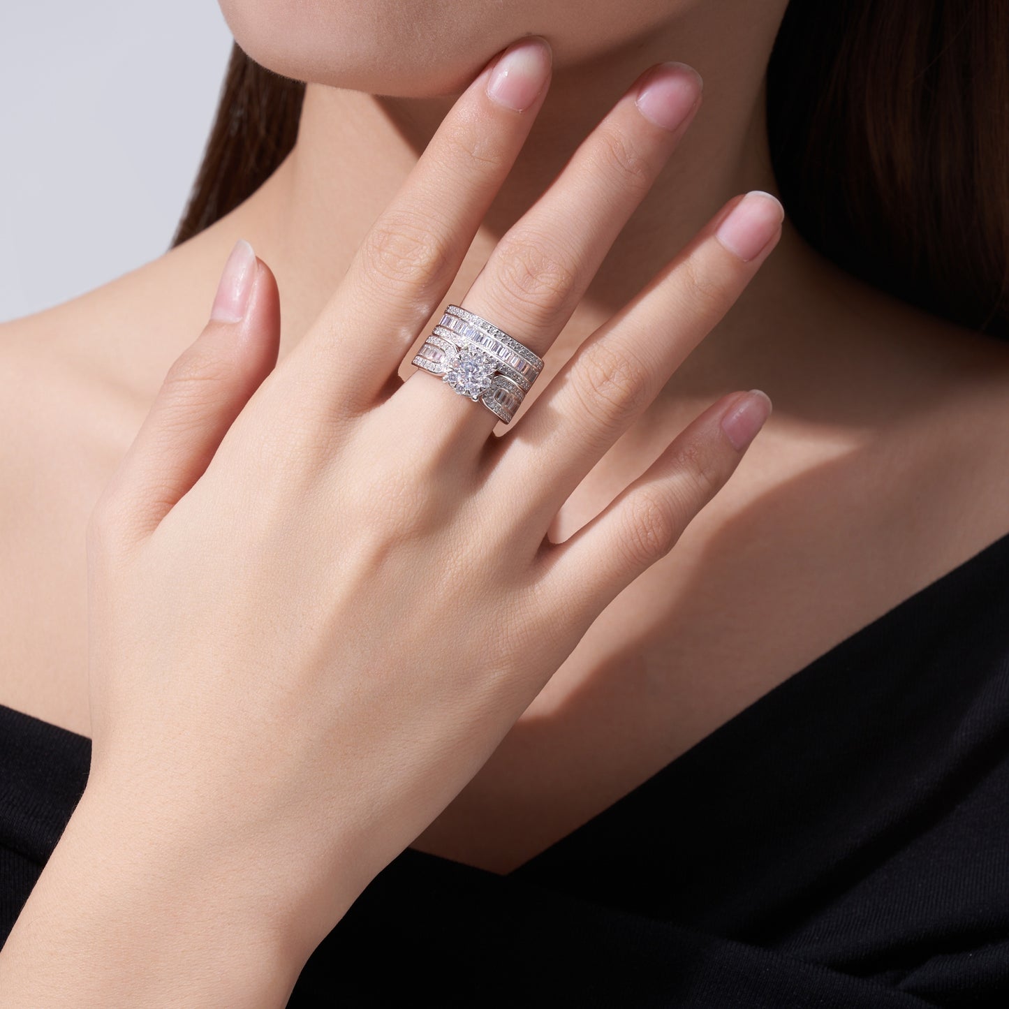 Elegant silver ring with 0.5 carat Morganite gemstone, S925 silver with platinum plating, designed for ladies’ luxury fashion jewelry.