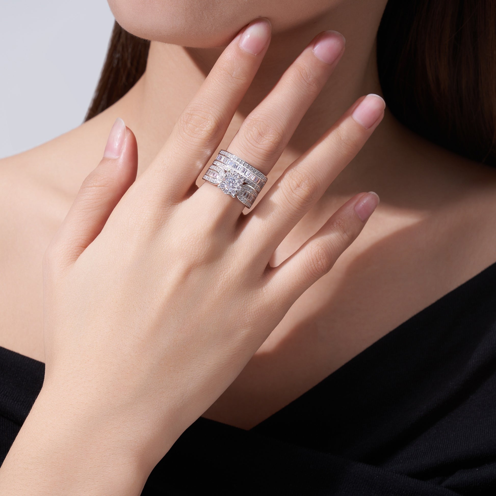 Elegant silver ring with 0.5 carat Morganite gemstone, S925 silver with platinum plating, designed for ladies’ luxury fashion jewelry.