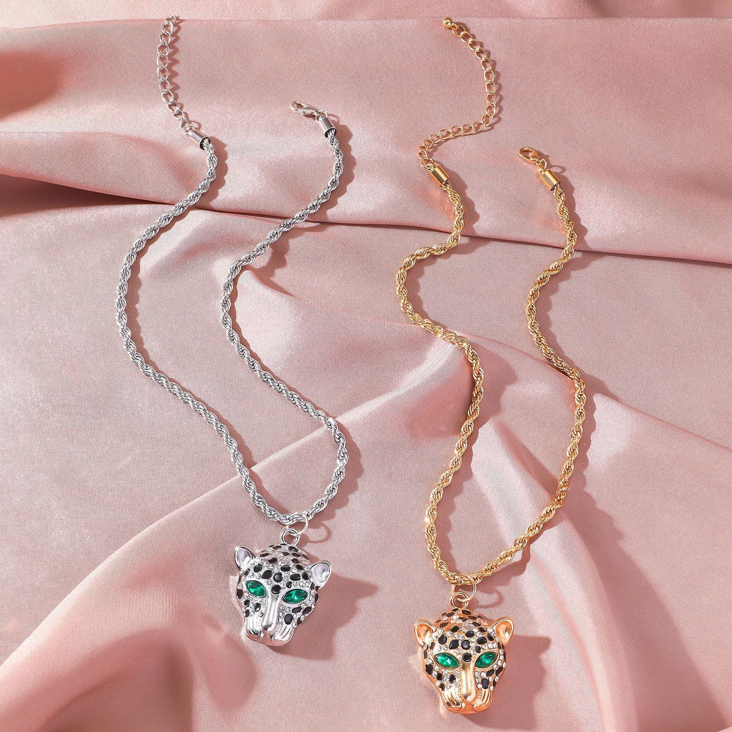 Golden Heir leopard water diamond inlaid necklace featuring shining gold jewelry with intricate design and sparkling diamond accents.