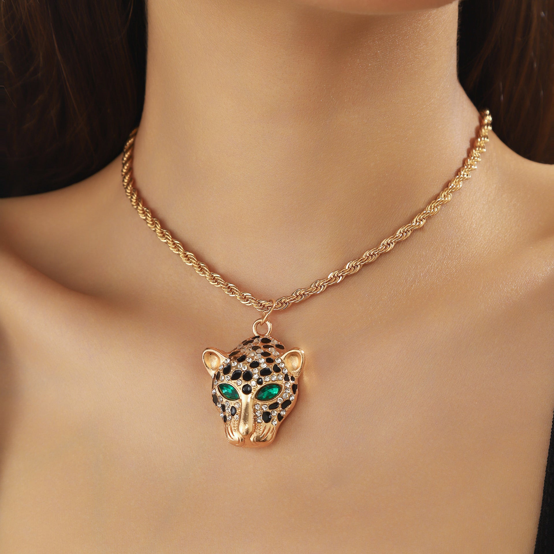 Golden Heir leopard water diamond inlaid necklace featuring shining gold jewelry with intricate diamond details.