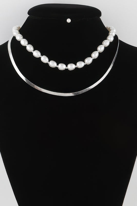 Golden Heir stone snake chain necklace in gold with cream accents, showcasing a sleek and elegant jewelry design.