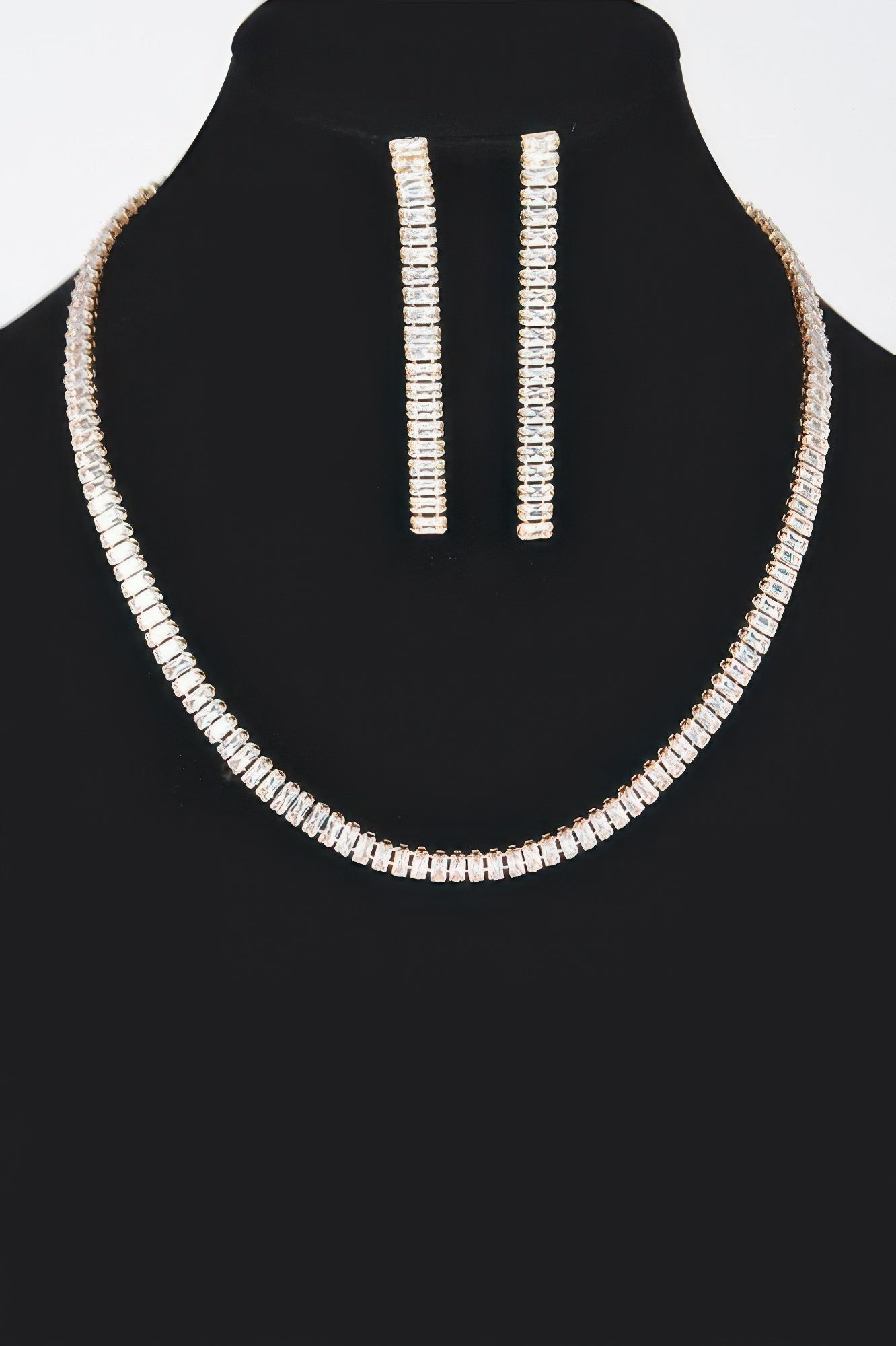 Golden Heir Aetheris stone necklace set featuring clear gold and intricate design, showcasing elegant jewelry craftsmanship.
