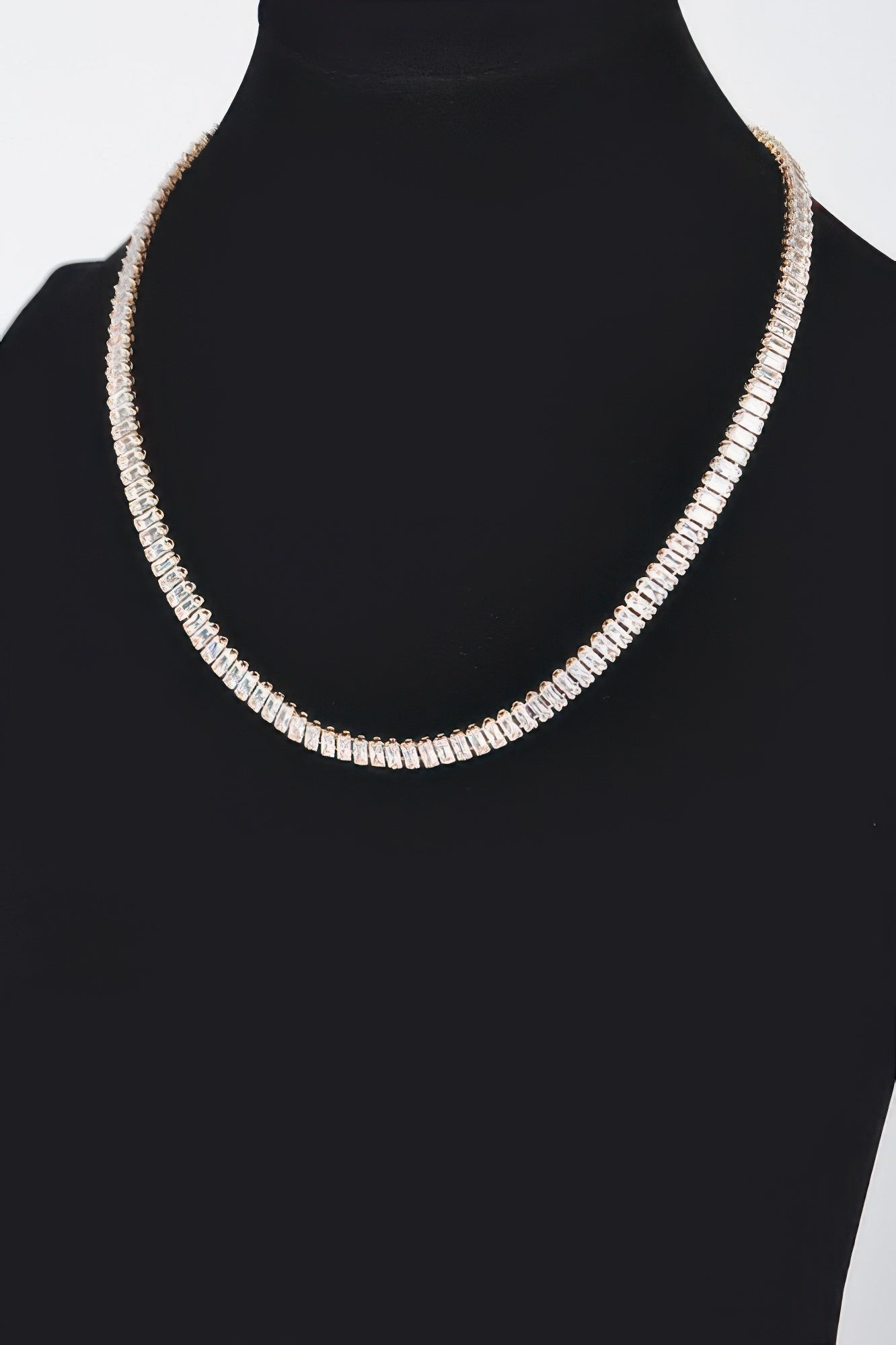 Golden Heir Aetheris stone necklace set featuring clear gold pendant and matching jewelry pieces.