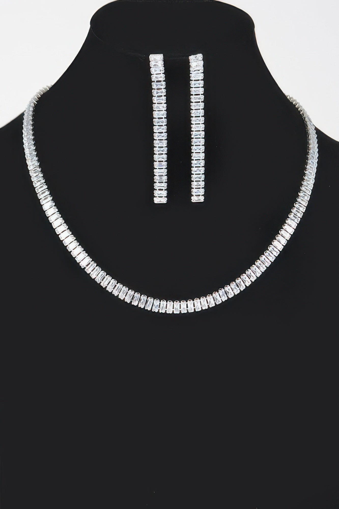 Golden Heir Aetheris stone necklace set featuring clear gold accents, elegant design with matching earrings and pendant.