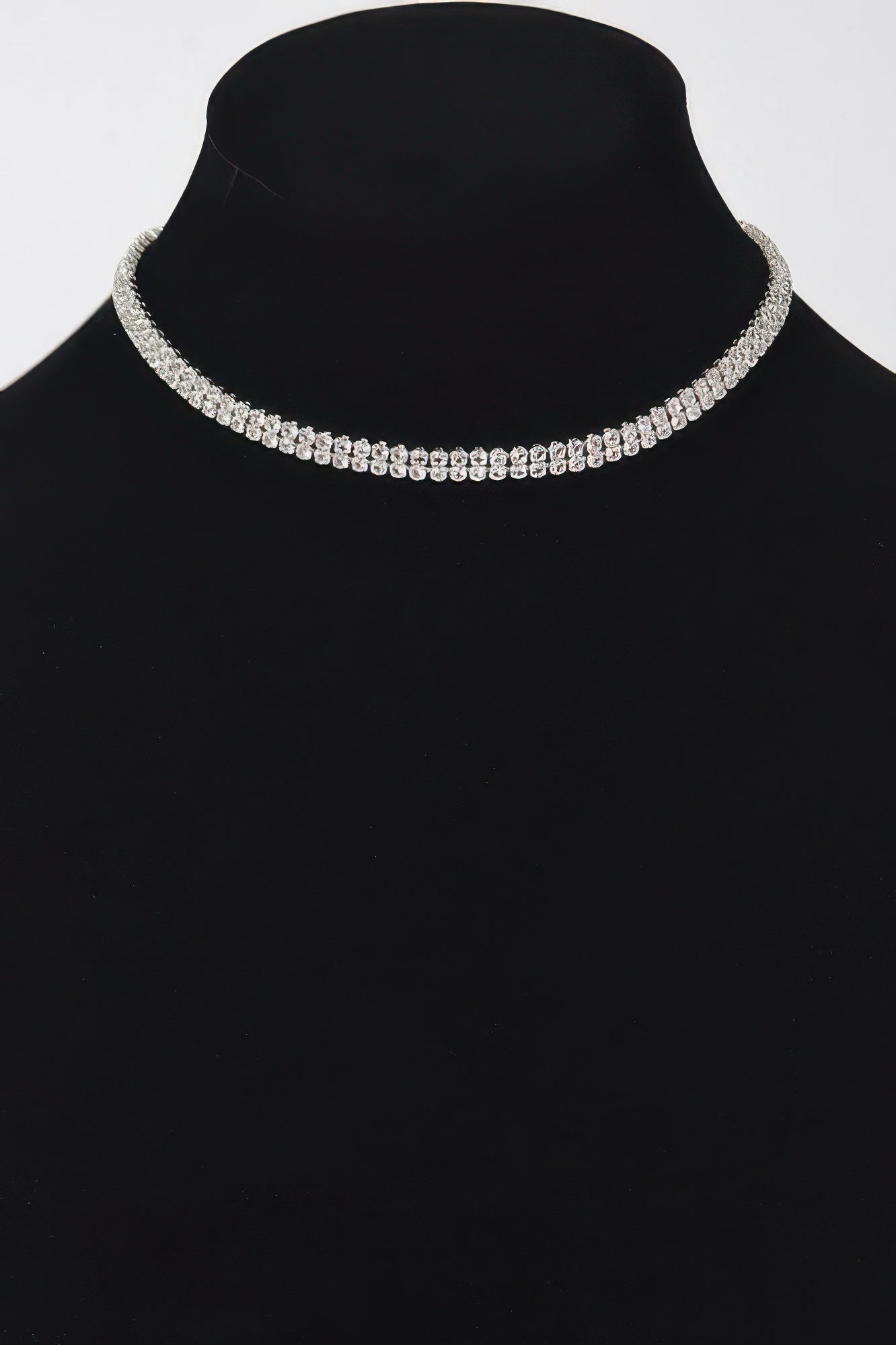 Golden Heir shiny minimal choker necklace featuring a sleek gold design, close-up view highlighting its elegant and simple style.